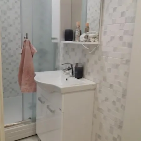 Apartman Oaza شقة